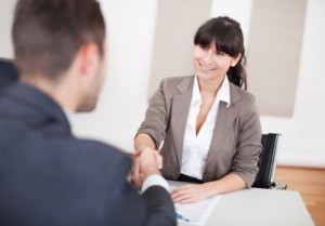 woman-handshake-13019777_s